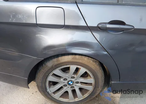 2007 BMW 328Xi z USA, uszkodzony, nr VIN WBAVT73527FZ35649